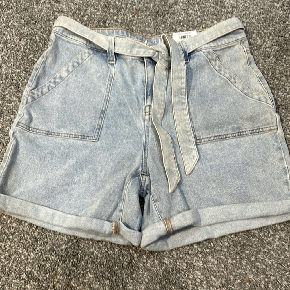 Nwt Style & Co Utility Short. Size 12. Cute with the tie. Waist flat flat 17”